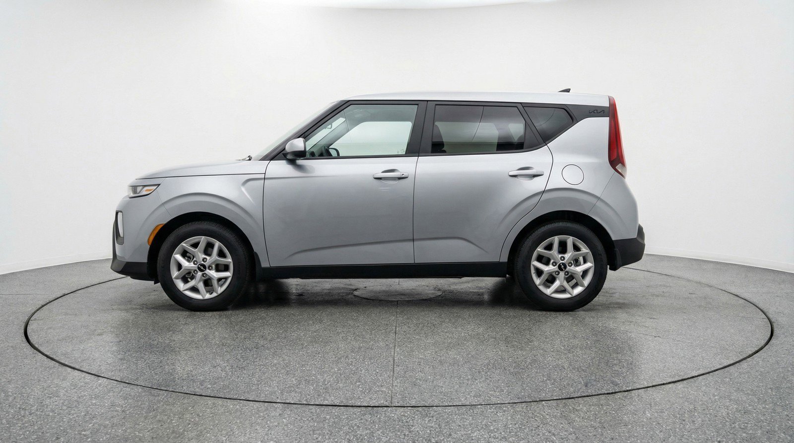 Used 2025 Kia Soul LX w/ LX Technology Package FWD image 5