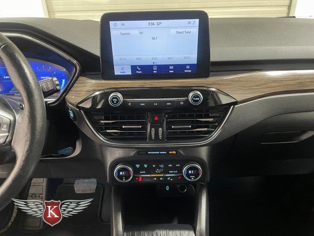 Used 2020 Ford Escape Titanium image 17