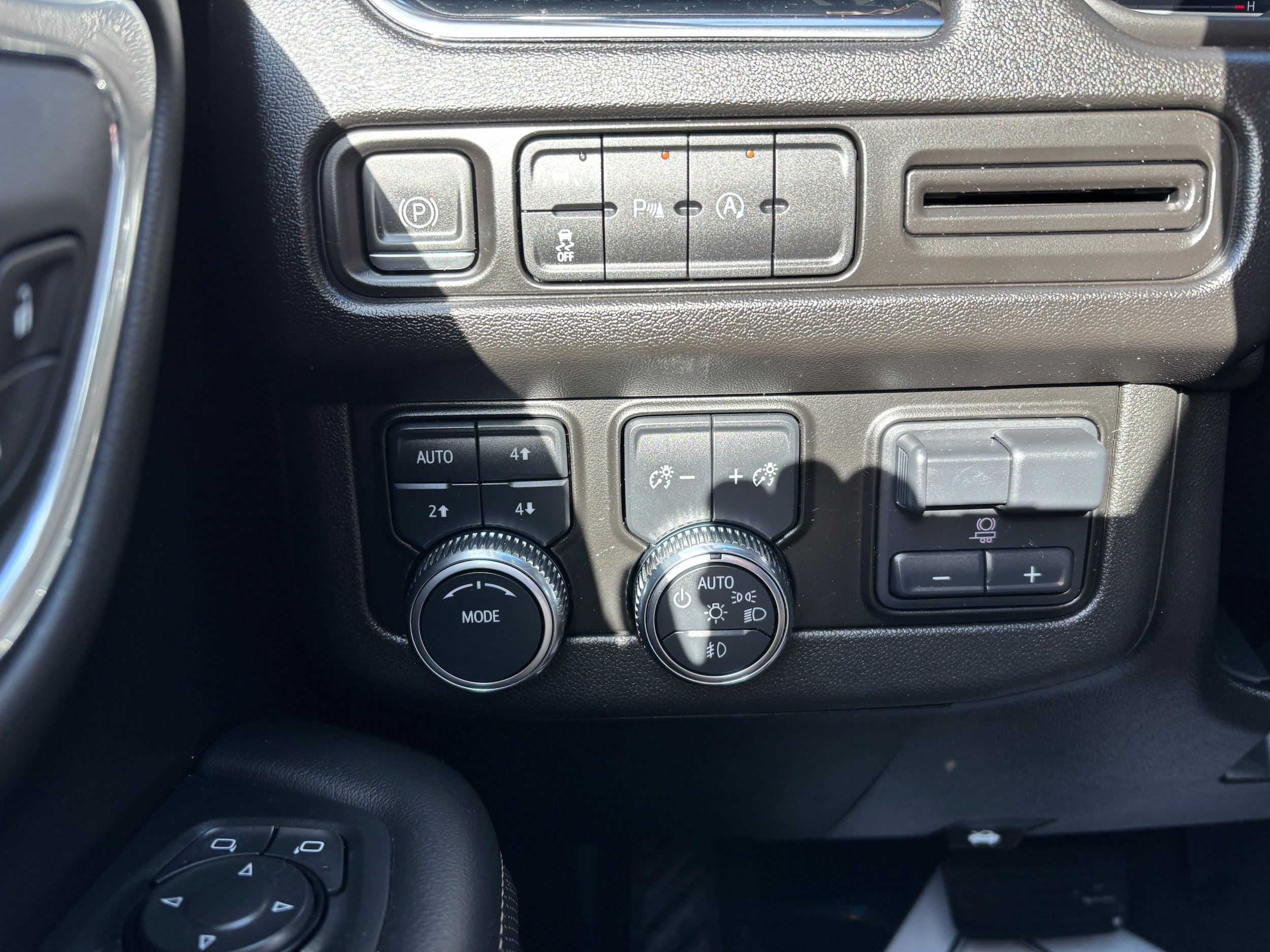 Used 2023 GMC Yukon SLT w/ Max Trailering Package AWD/4WD image 20