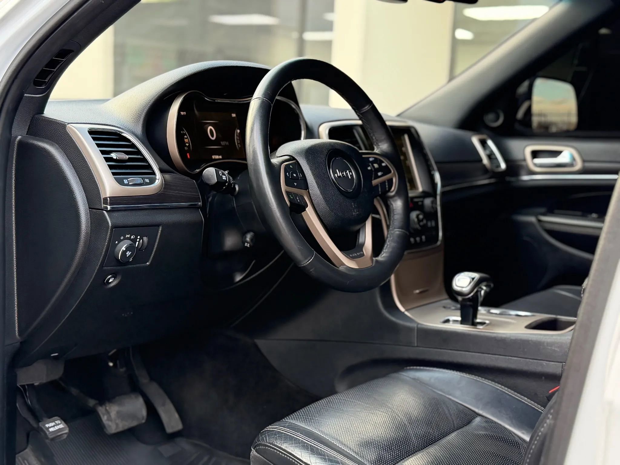 Used 2015 Jeep Grand Cherokee Limited w/ Luxury Group II RWD image 12