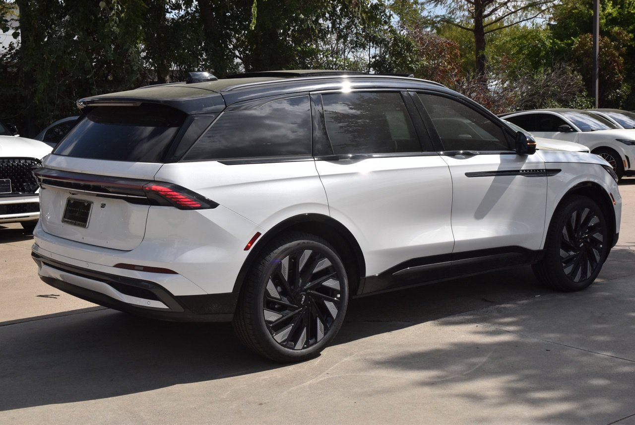 New 2026 Lincoln Nautilus Reserve AWD/4WD image 6