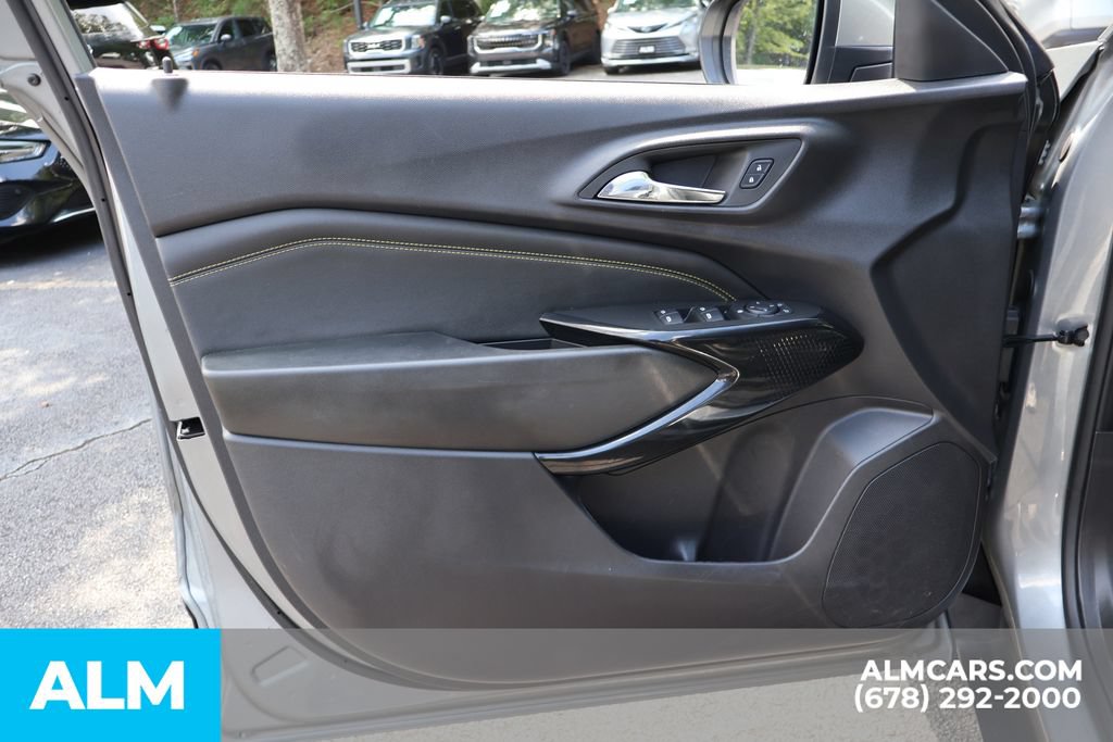 Used 2025 Chevrolet Trax LT FWD image 10