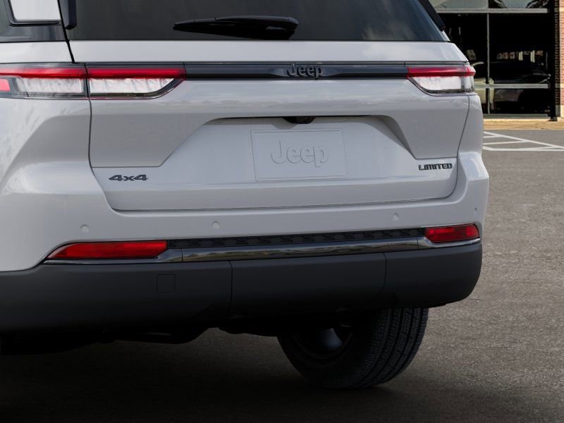 New 2025 Jeep Grand Cherokee Limited w/ Black Appearance Package image 13