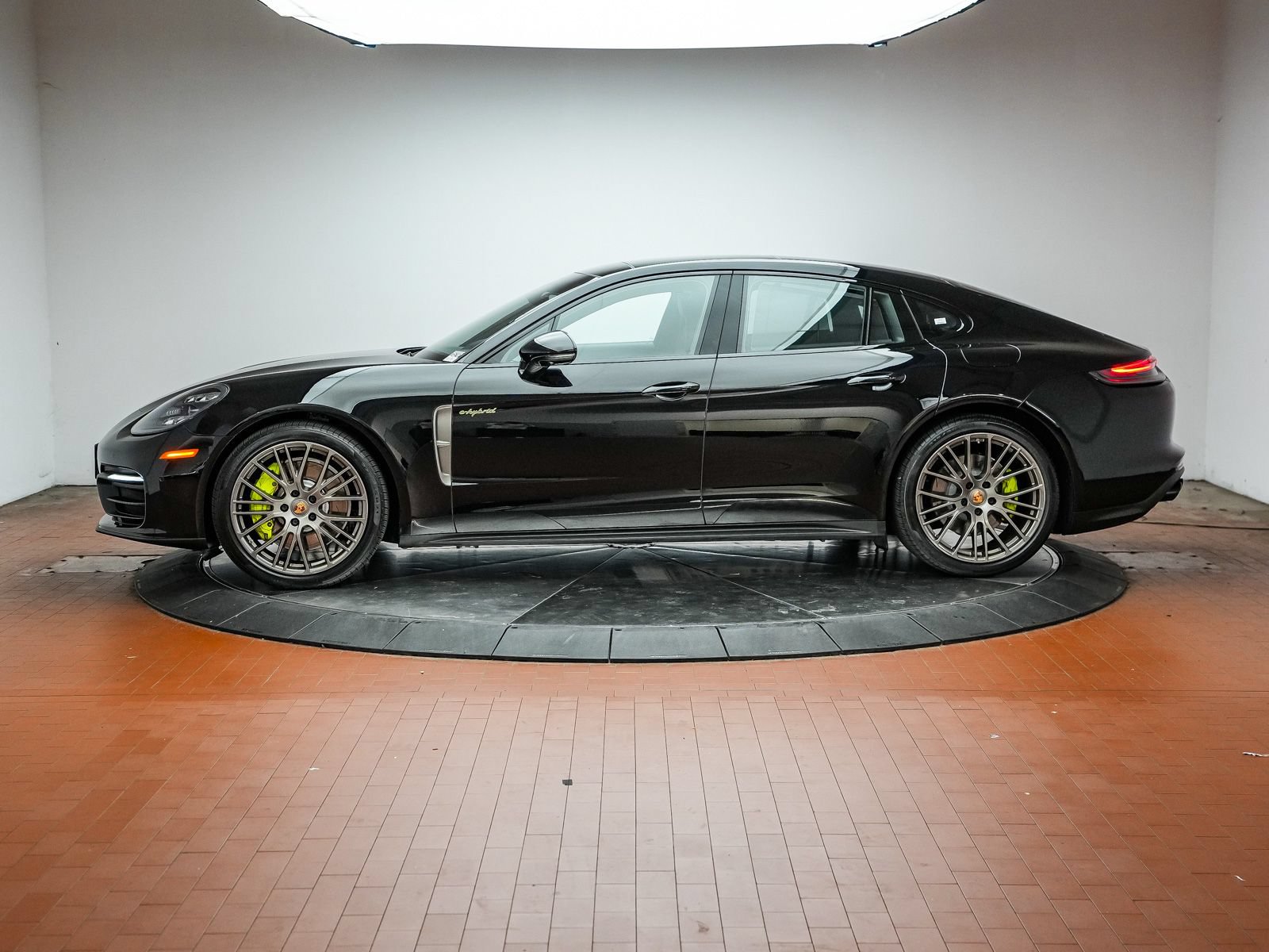 Used 2022 Porsche Panamera 4 E-Hybrid AWD/4WD image 2