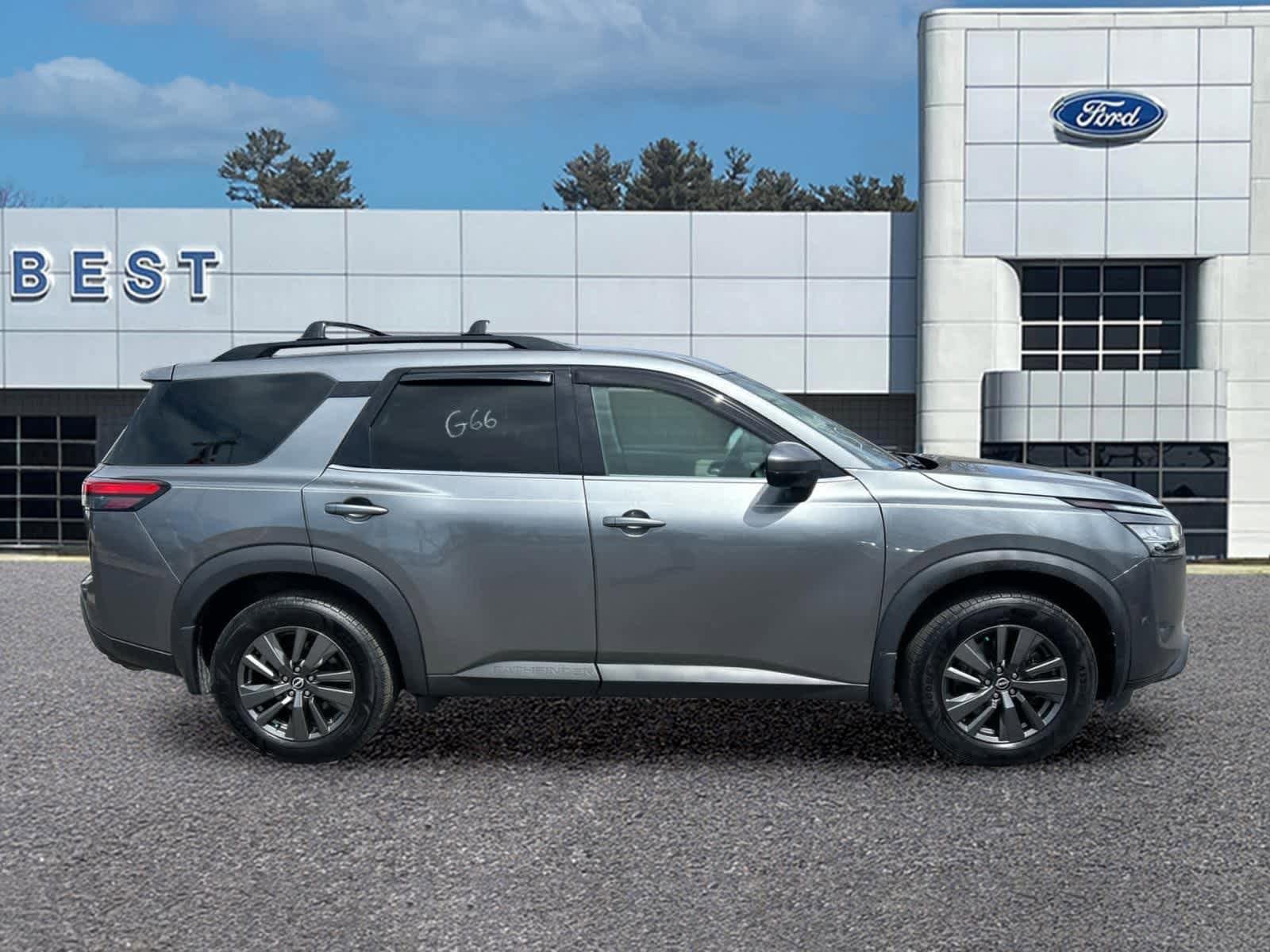 Used 2022 Nissan Pathfinder SV AWD/4WD image 4