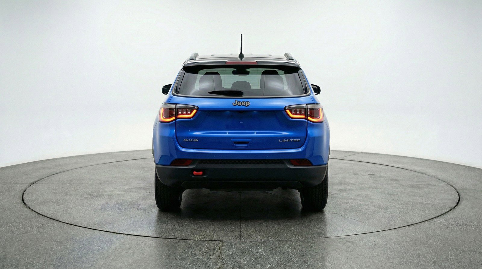 Used 2025 Jeep Compass Trailhawk image 7