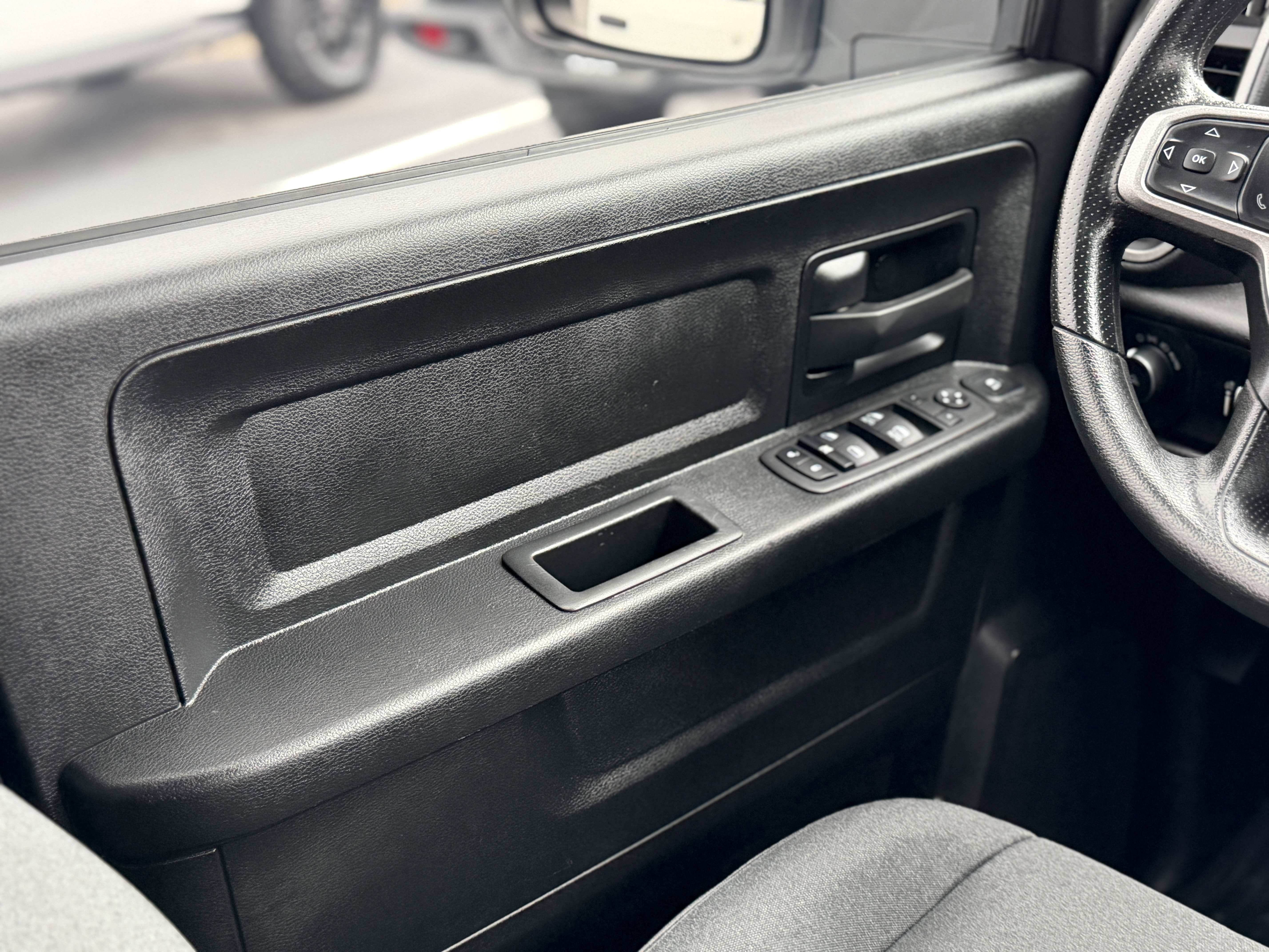 Used 2024 RAM 2500 Tradesman w/ Chrome Appearance Group image 17