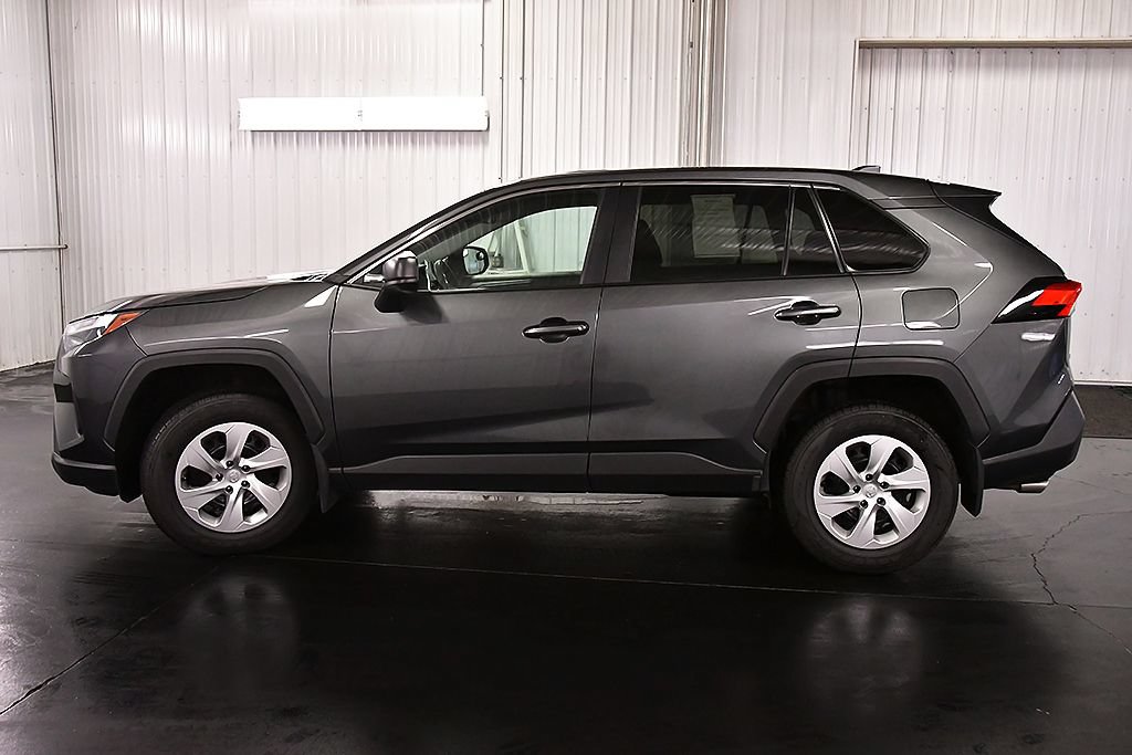 Used 2023 Toyota RAV4 LE AWD/4WD image 4