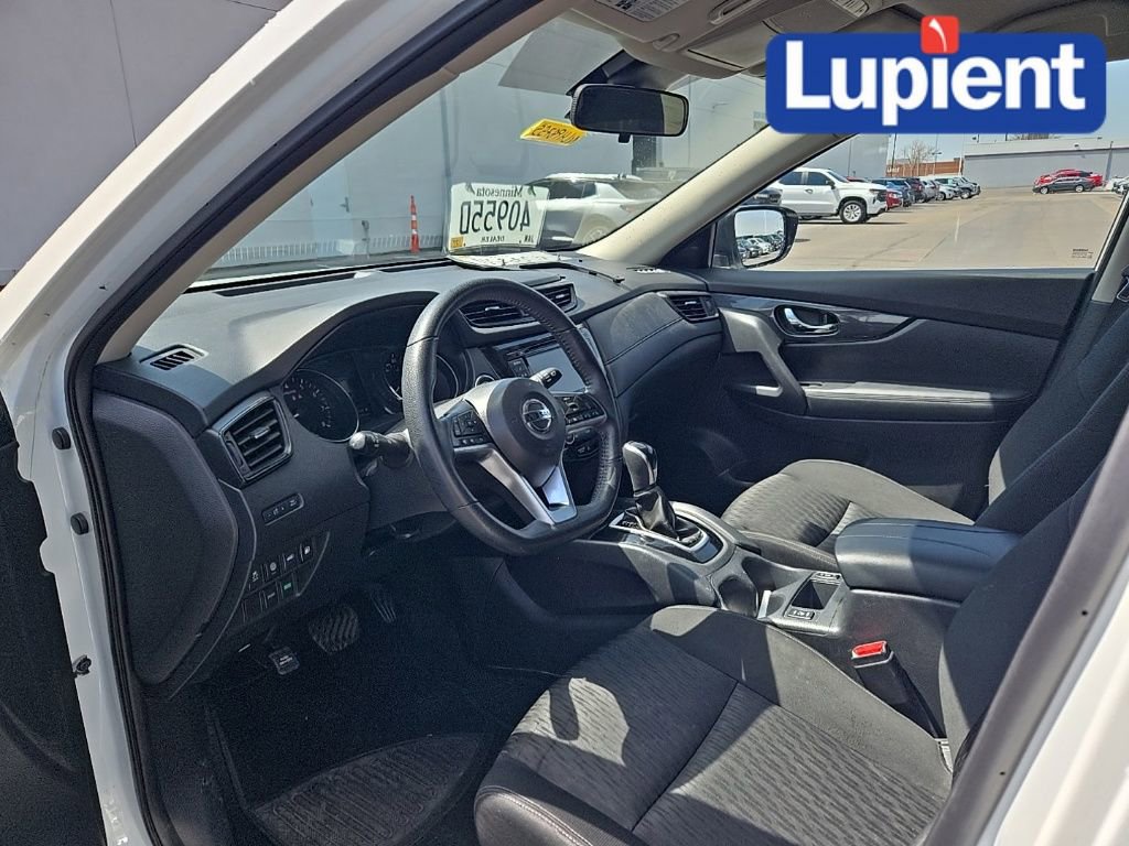 Used 2020 Nissan Rogue SV FWD image 12