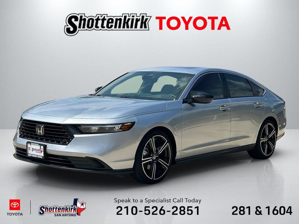 Used 2025 Honda Accord Sport image 1
