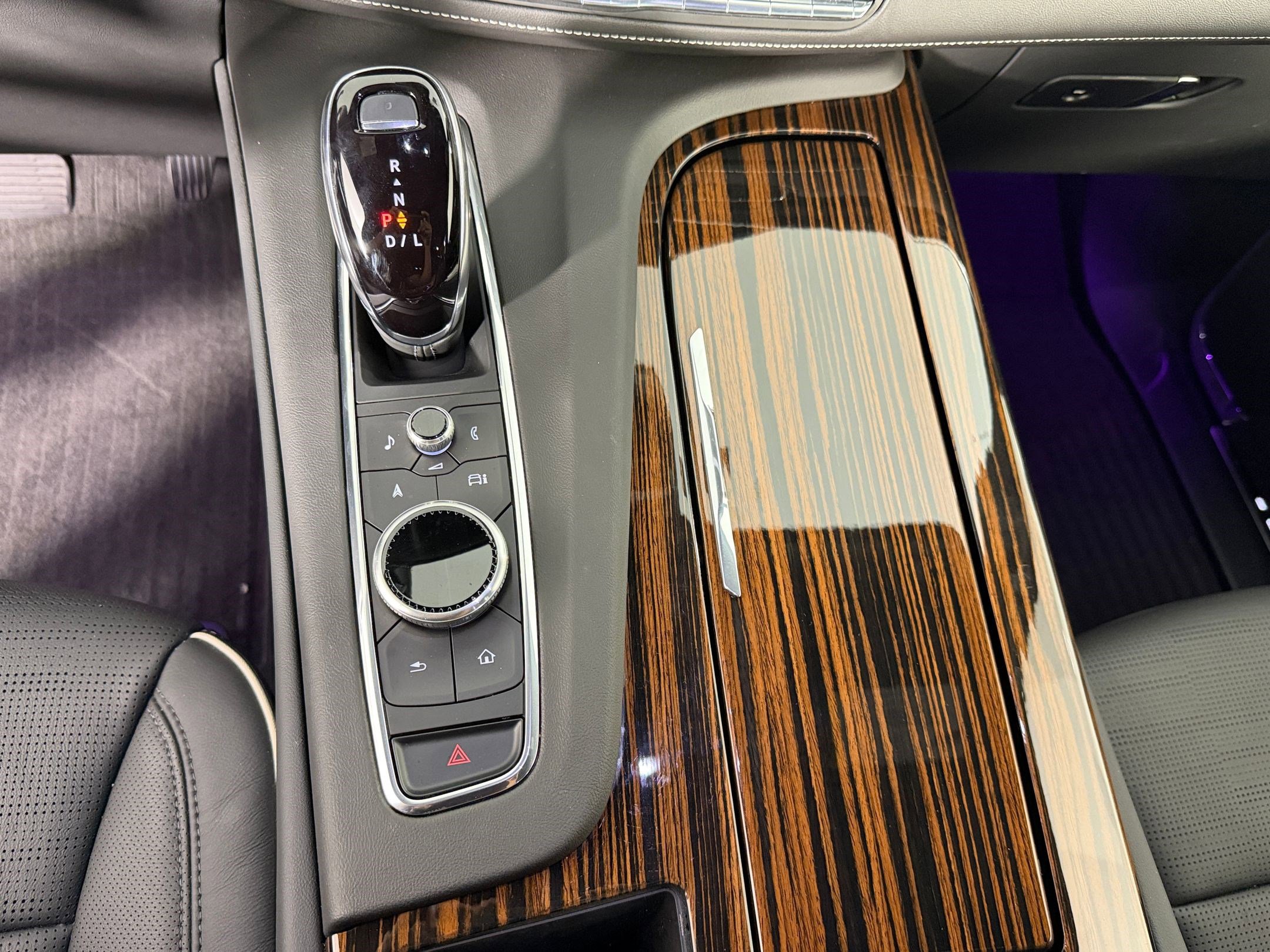 Used 2024 Cadillac Escalade Premium Luxury w/ Performance Package image 17