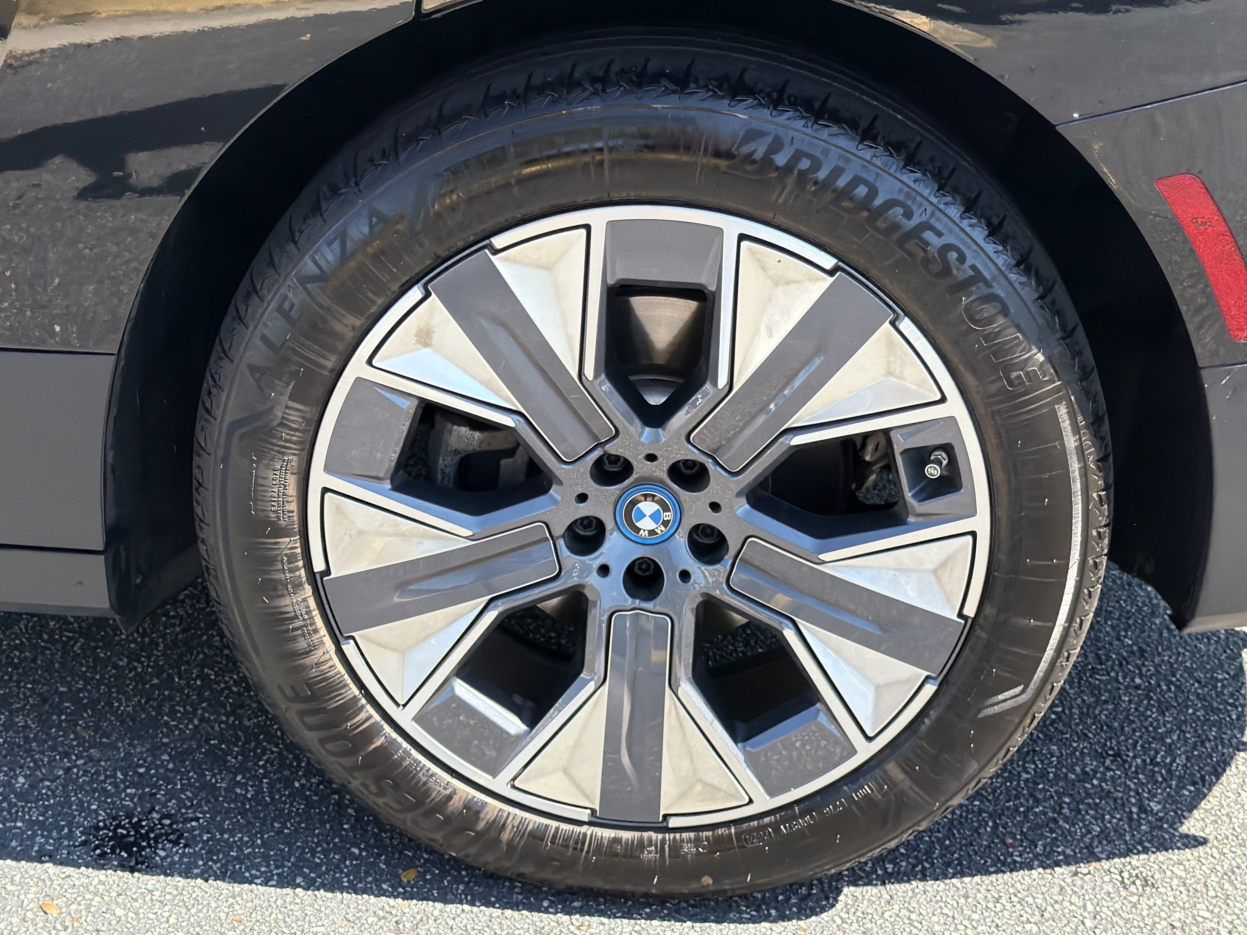 Certified 2024 BMW iX xDrive50 w/ Premium Package AWD/4WD image 30