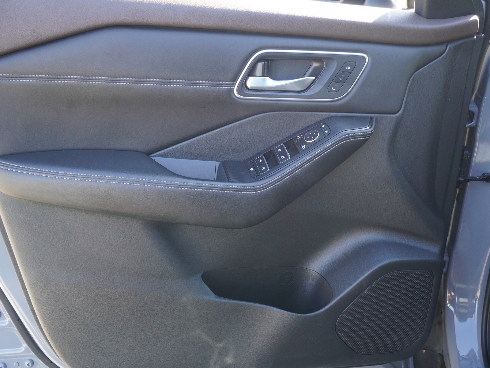 Used 2021 Nissan Rogue Platinum image 21