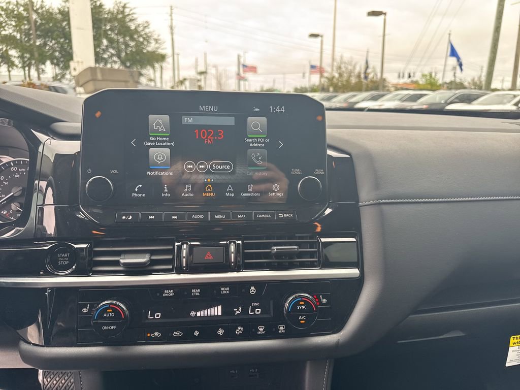 Used 2025 Nissan Pathfinder SL image 18