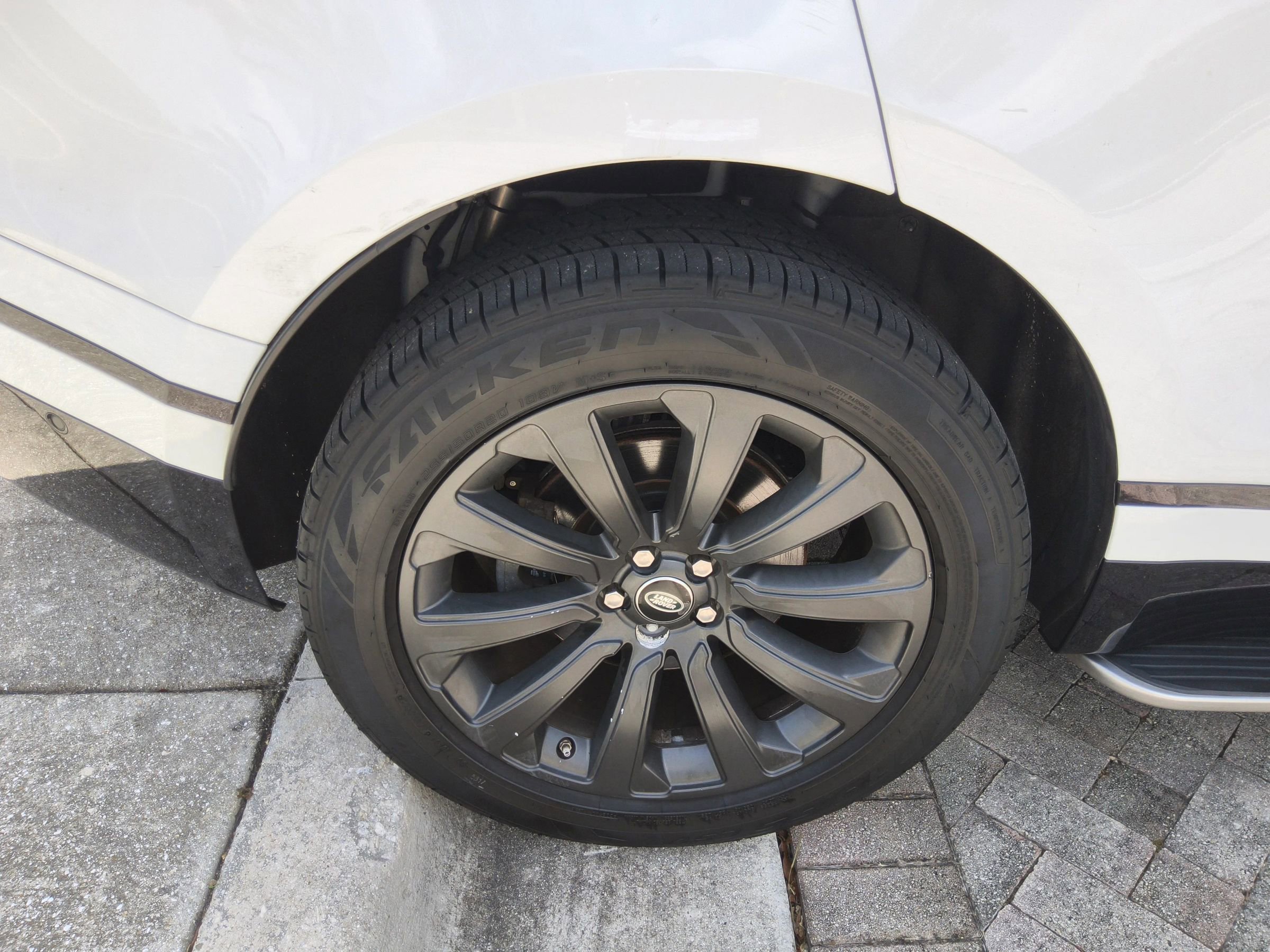 Used 2019 Land Rover Range Rover Velar R-Dynamic SE image 40