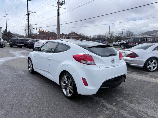 Used 2016 Hyundai Veloster w/ Option Group 02 image 3
