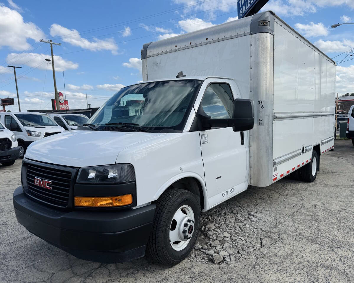 Used 2022 GMC Savana 3500 Extended w/ Power Convenience Package RWD image 5