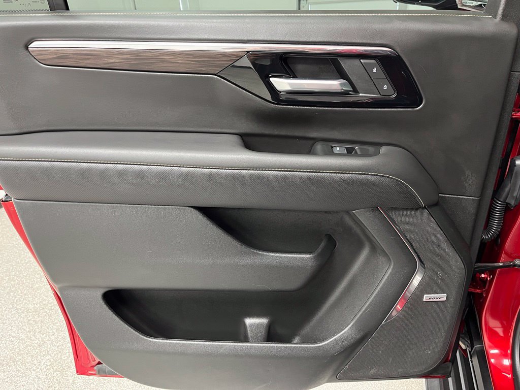 Used 2025 Chevrolet Suburban Premier AWD/4WD image 42
