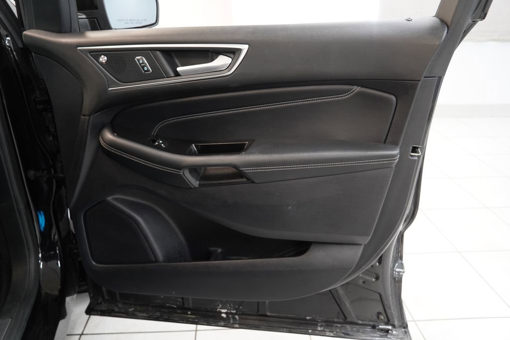 Used 2019 Ford Edge Titanium w/ Cold Weather Package AWD/4WD image 34