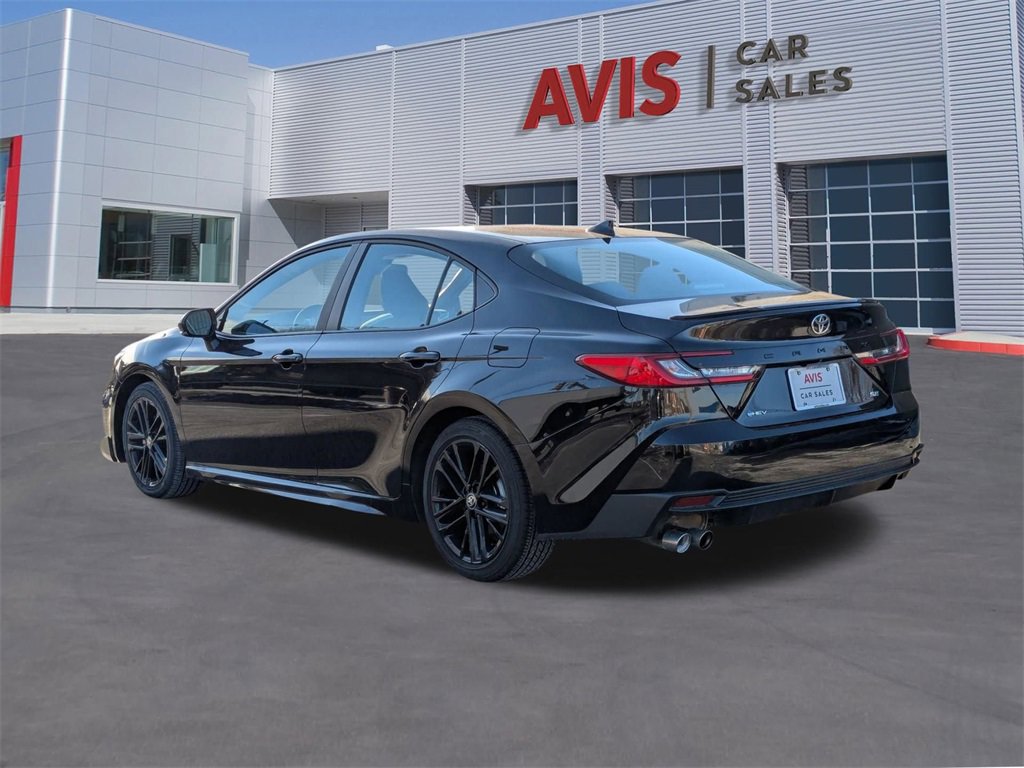 Used 2025 Toyota Camry SE image 3
