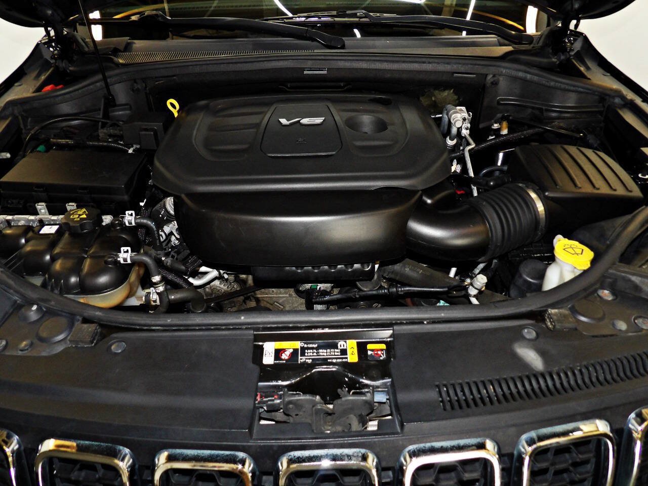 Used 2019 Jeep Grand Cherokee Overland AWD/4WD image 24