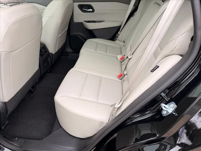 Used 2024 Nissan Rogue SV w/ SV Premium Package AWD/4WD image 11