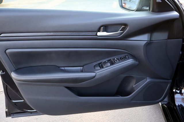 Used 2025 Nissan Altima 2.5 SV image 24