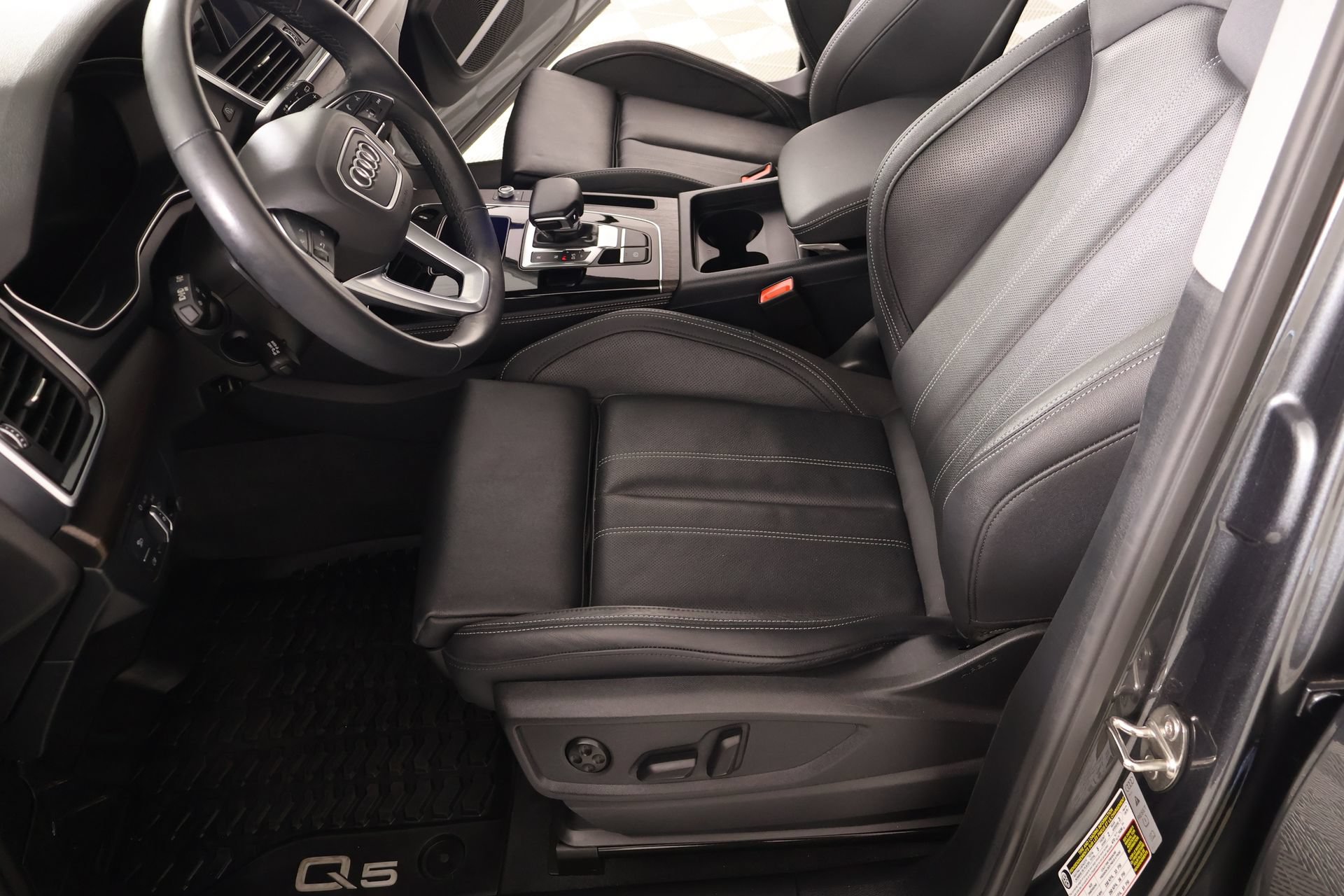 Used 2025 Audi Q5 2.0T Premium Plus w/ Premium Plus Package AWD/4WD image 11