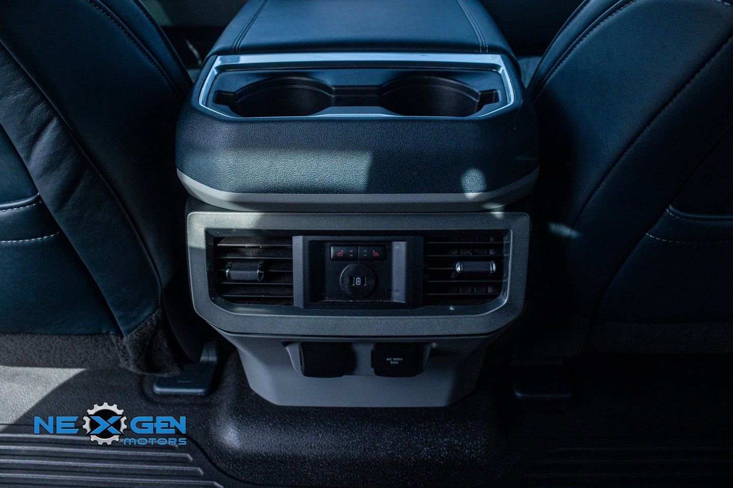 Used 2023 Ford F350 Limited w/ FX4 Off-Road Package image 29