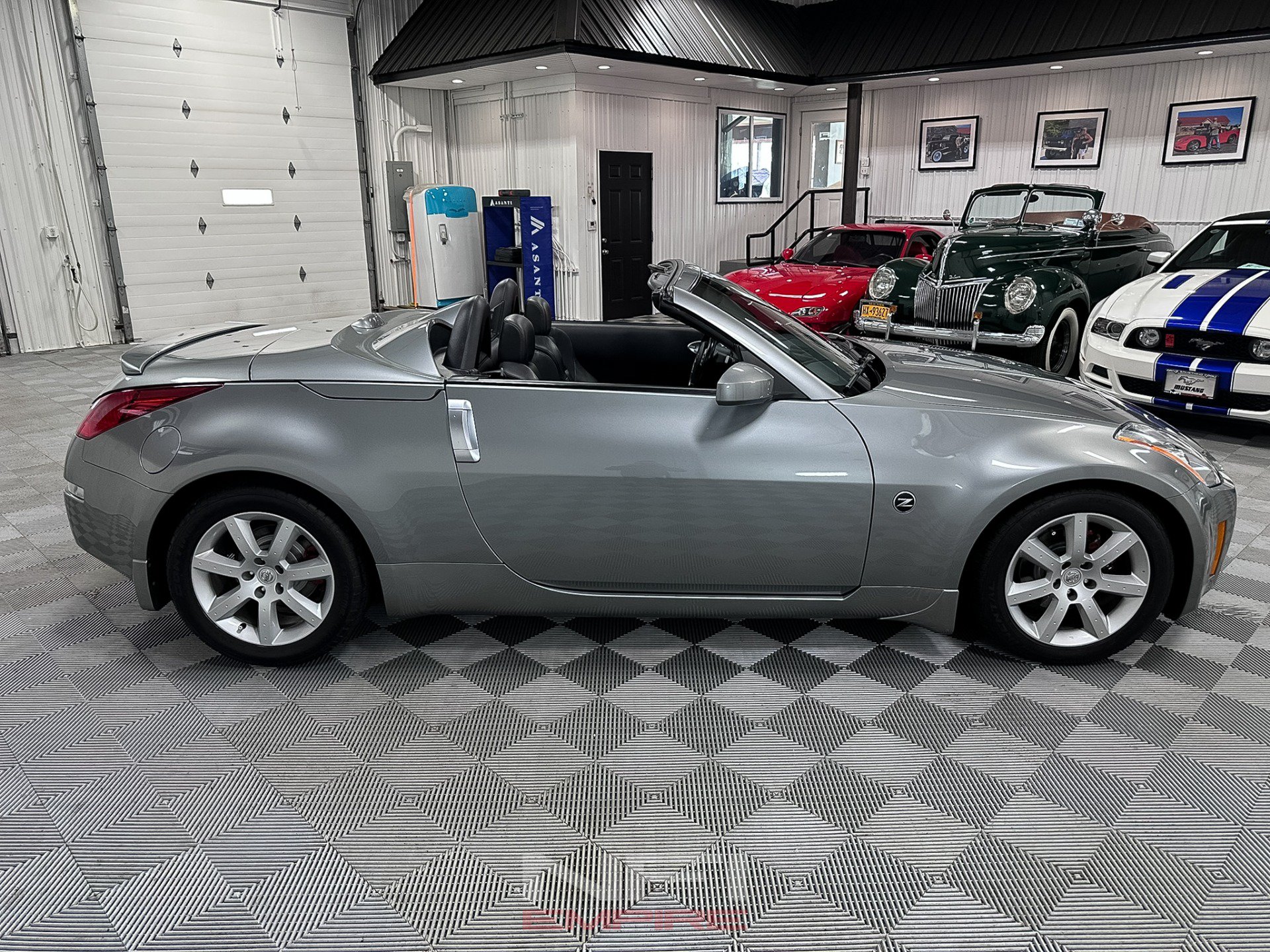 Used 2004 Nissan 350Z Touring image 9