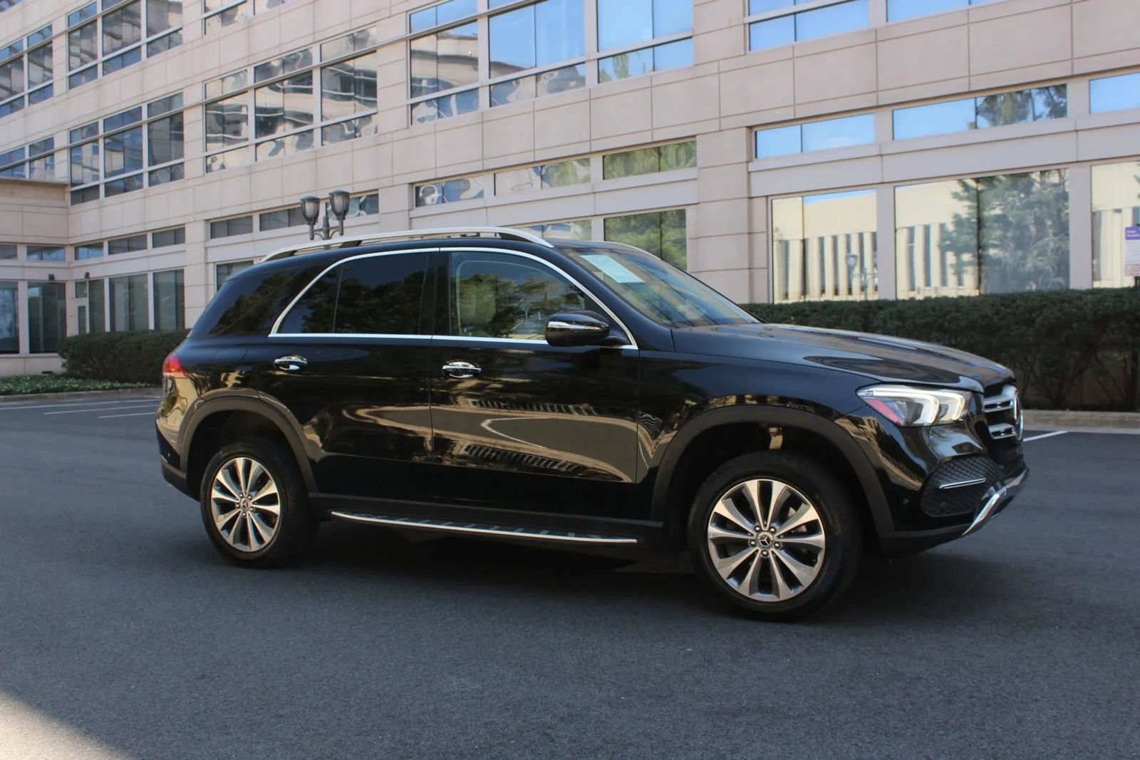 Used 2020 Mercedes-Benz GLE 350 4MATIC image 2