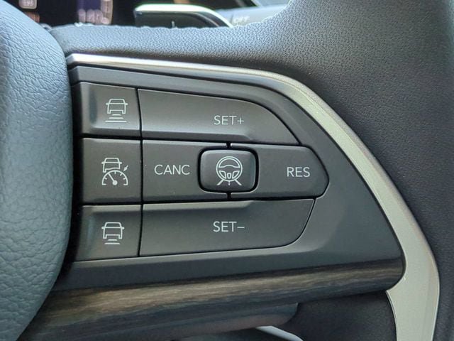 New 2026 Jeep Grand Cherokee Limited w/ Luxury Tech Group II AWD/4WD image 27