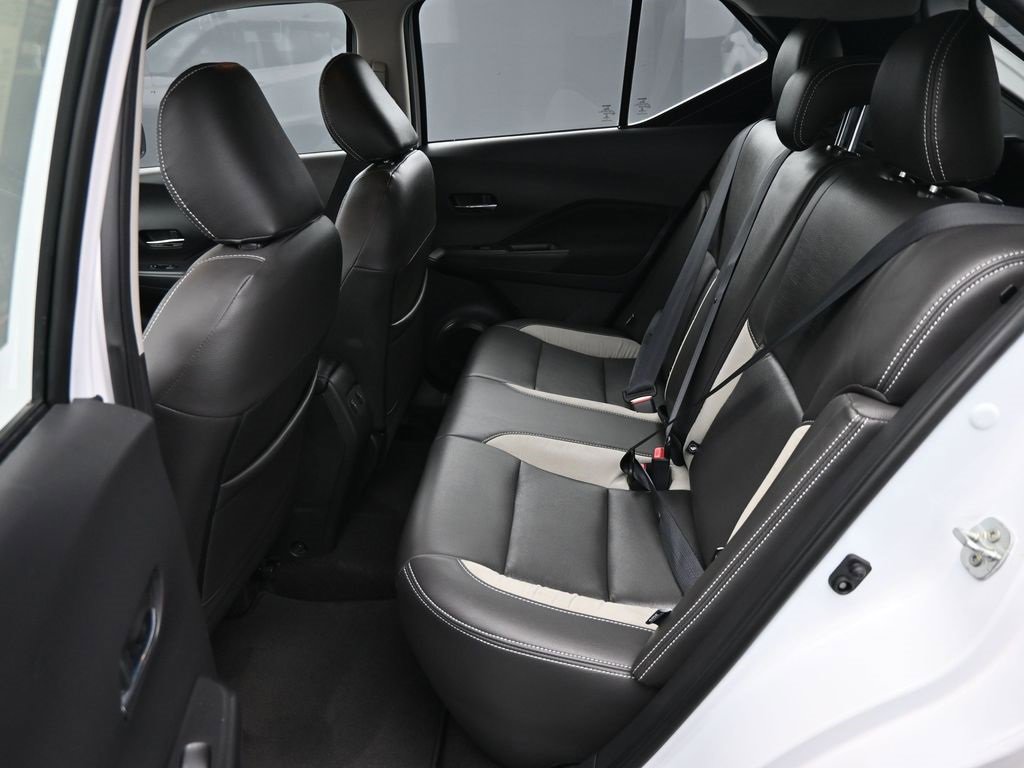 Used 2023 Nissan Kicks SV image 12