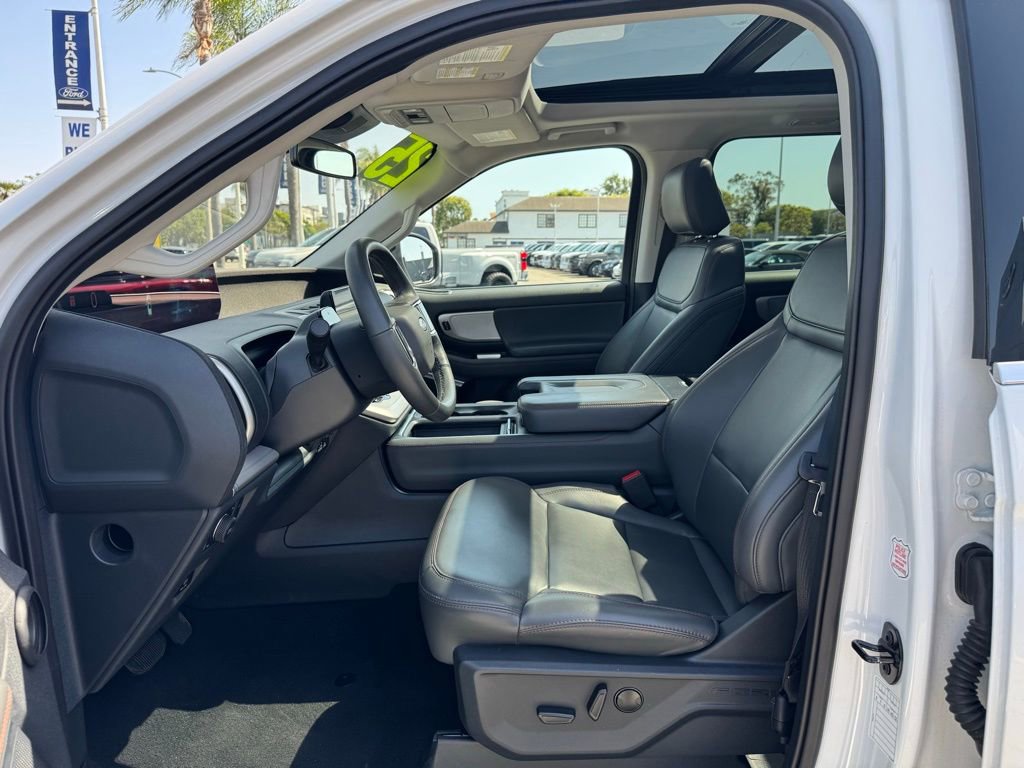Used 2025 Ford Expedition Active AWD/4WD image 19