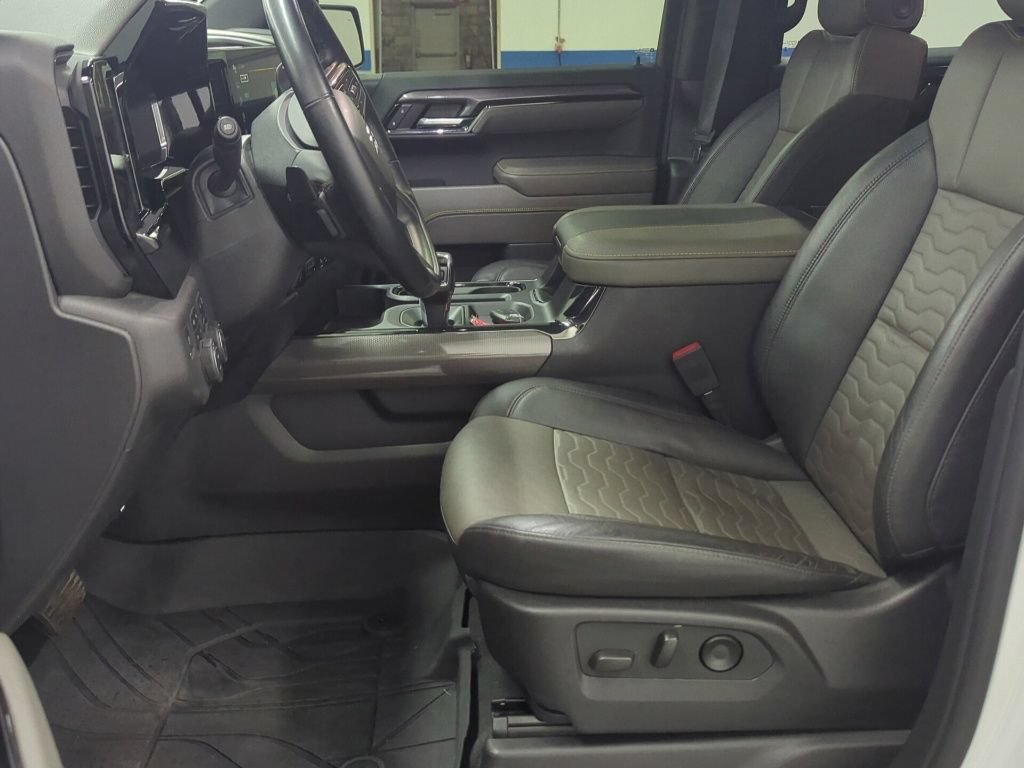 Used 2024 Chevrolet Silverado 1500 ZR2 AWD/4WD image 9