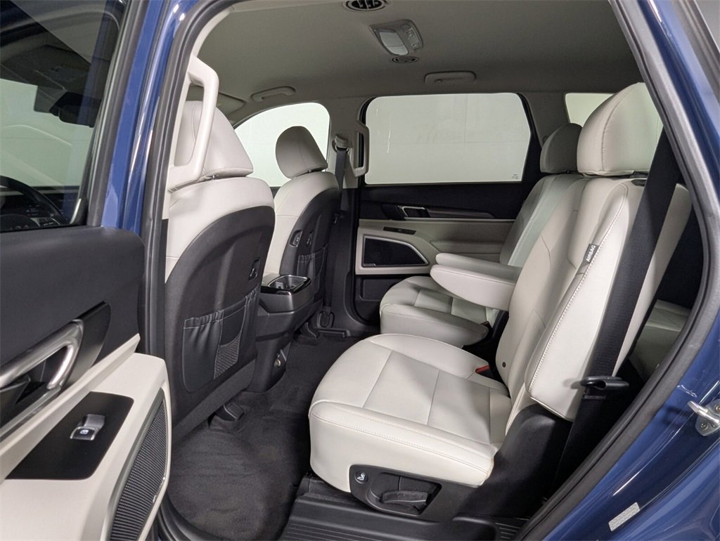 Used 2023 Kia Telluride S image 25