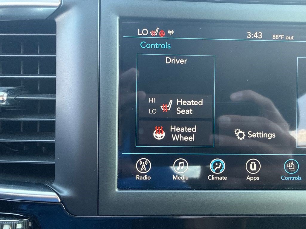 Used 2019 Chrysler Pacifica Touring Plus w/ Tire & Wheel Group FWD image 28