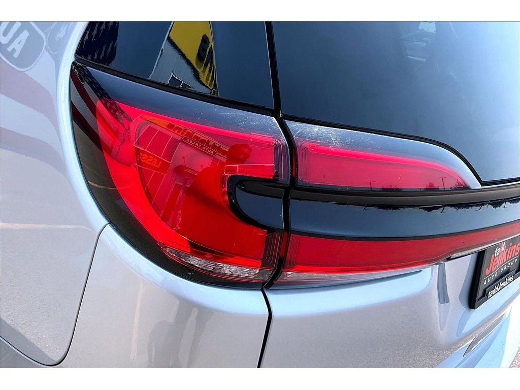 Used 2024 Chrysler Pacifica Touring-L FWD image 33