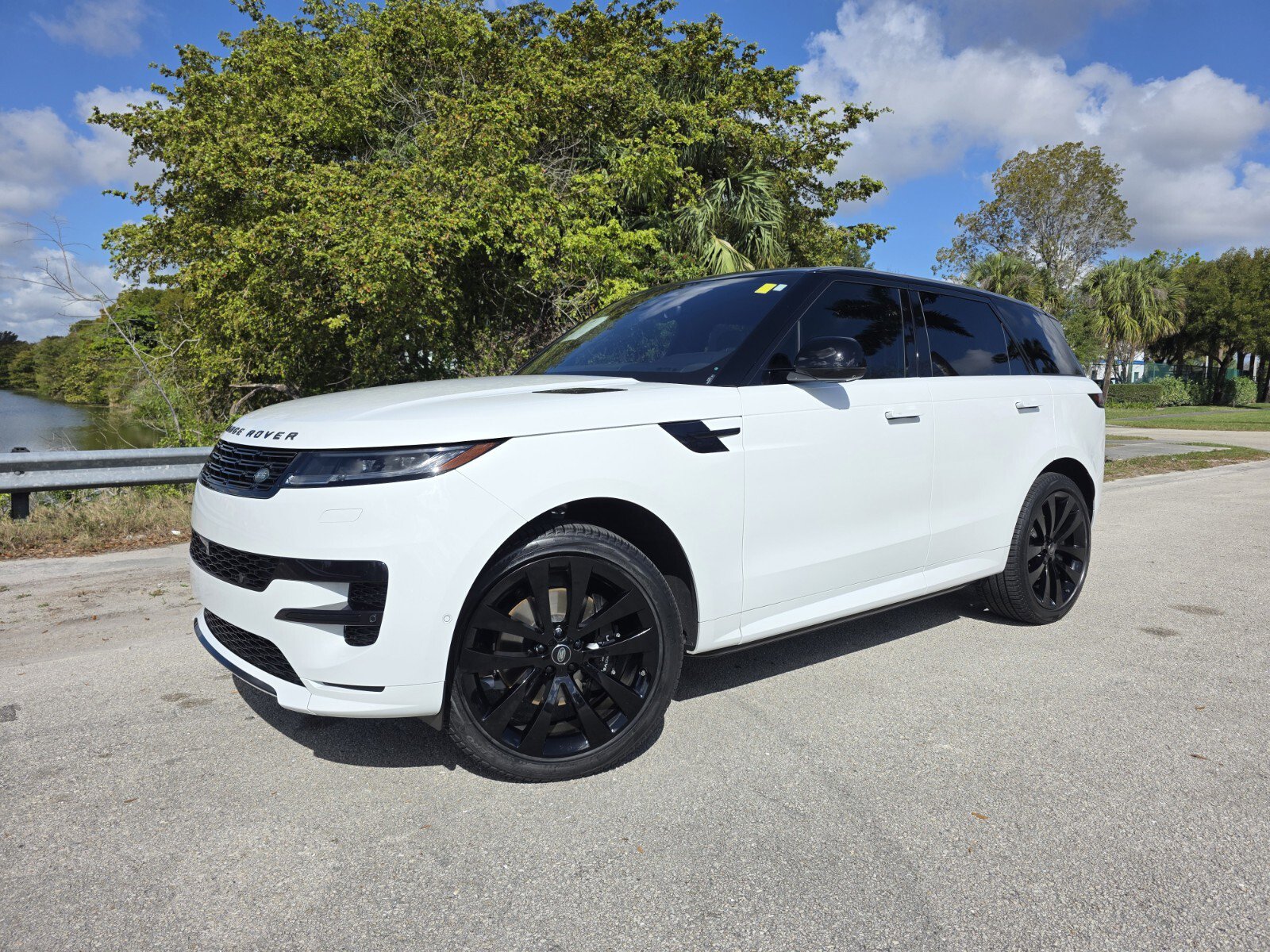 Certified 2023 Land Rover Range Rover Sport SE Dynamic image 1