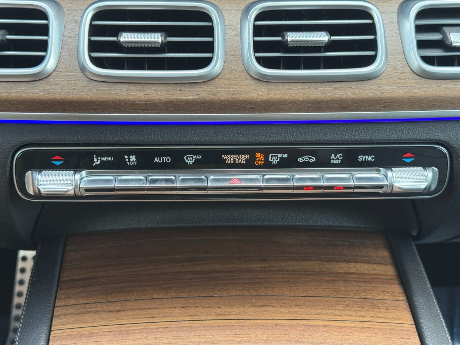 Used 2024 Mercedes-Benz GLS 450 4MATIC w/ AMG Line Exterior image 36