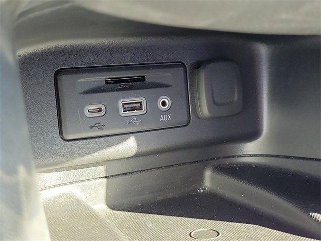 Used 2023 Chevrolet Equinox Premier image 28