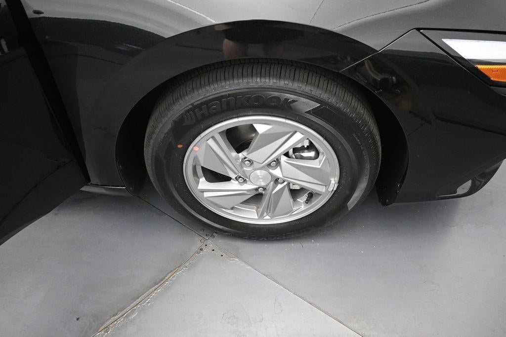 New 2026 Hyundai Elantra SE FWD image 32