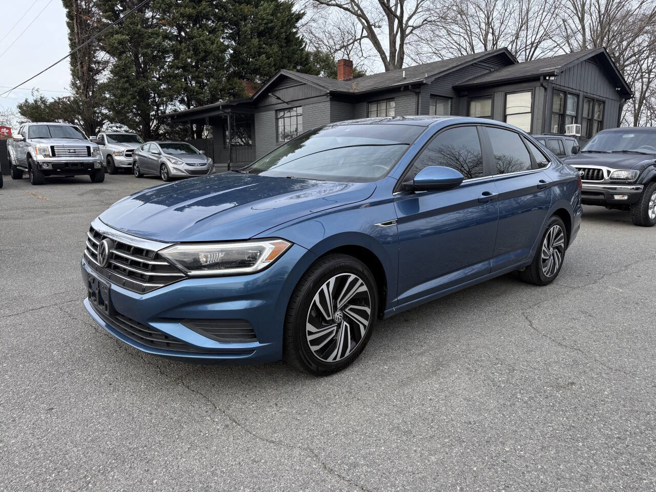 Used 2020 Volkswagen Jetta SEL image 2