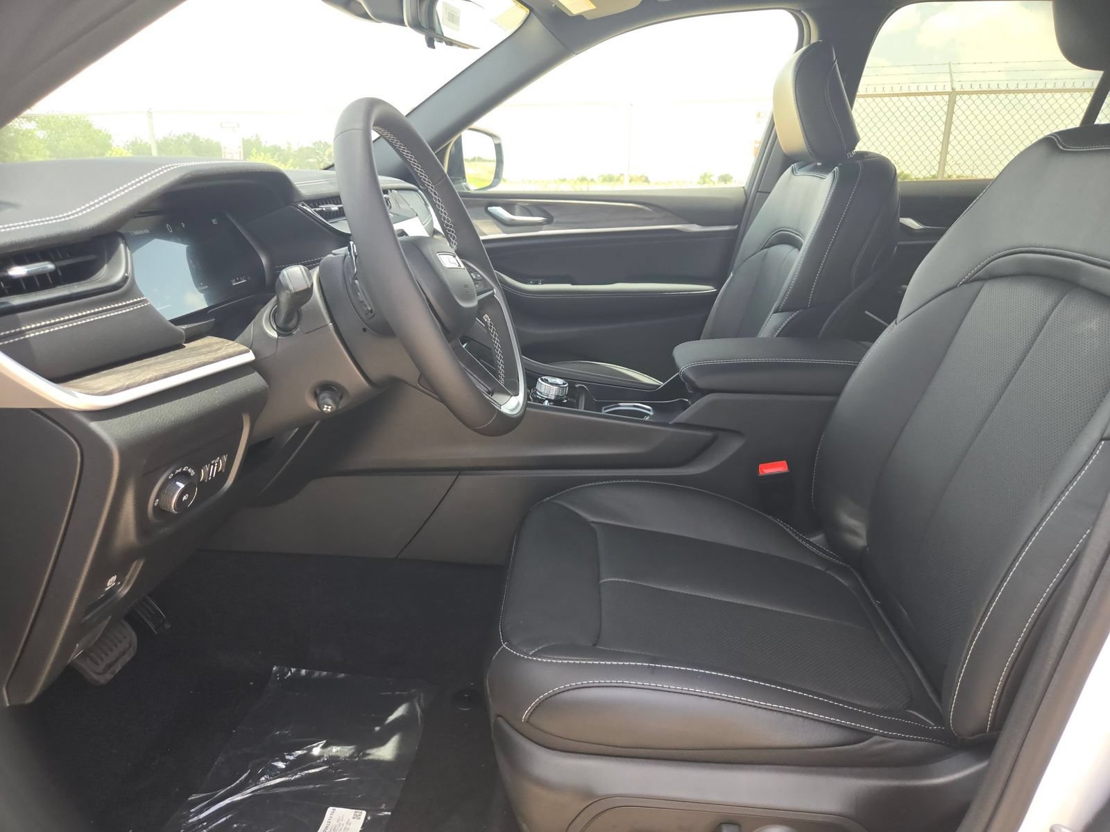 New 2026 Jeep Grand Cherokee Limited AWD/4WD image 9