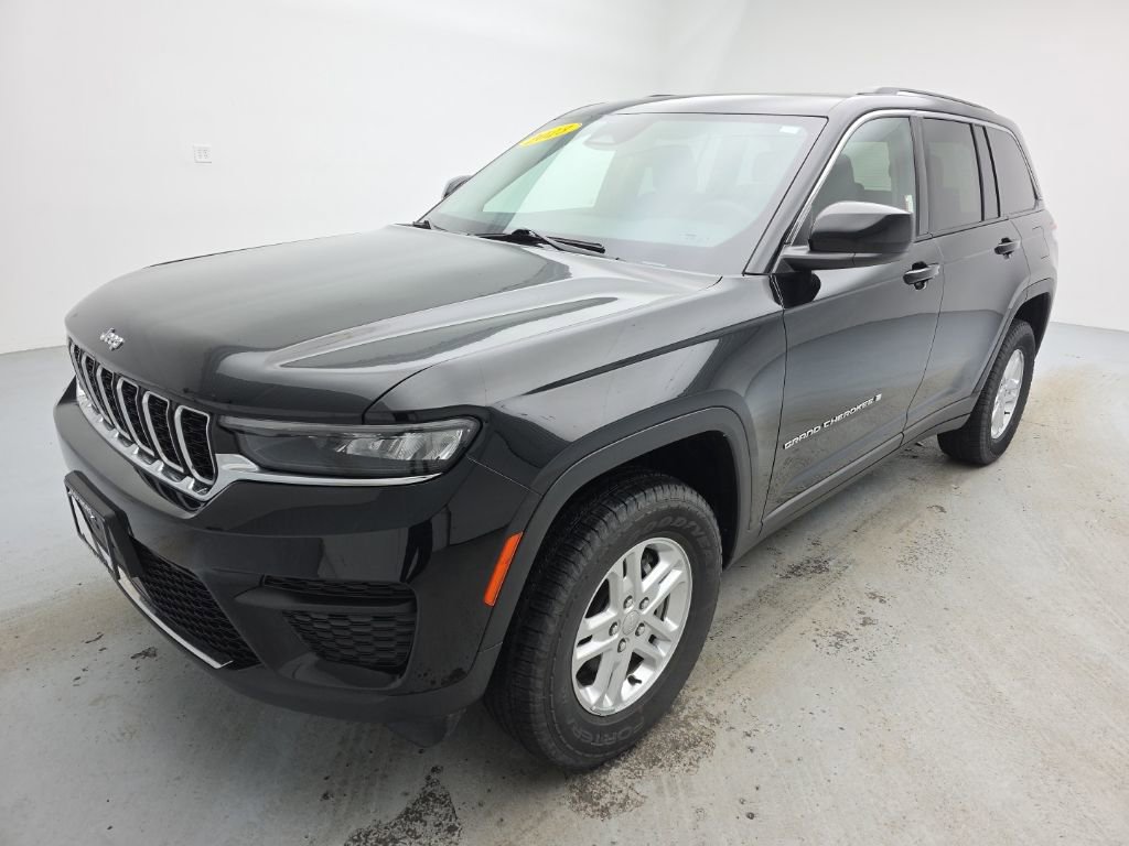 Used 2023 Jeep Grand Cherokee Laredo image 6