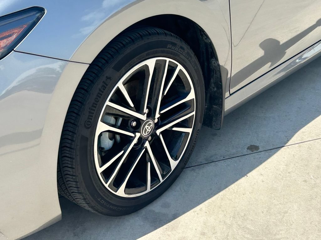 Used 2025 Toyota Camry XLE FWD image 9