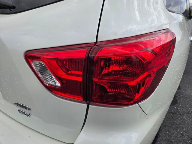 Used 2017 Nissan Pathfinder SV image 15