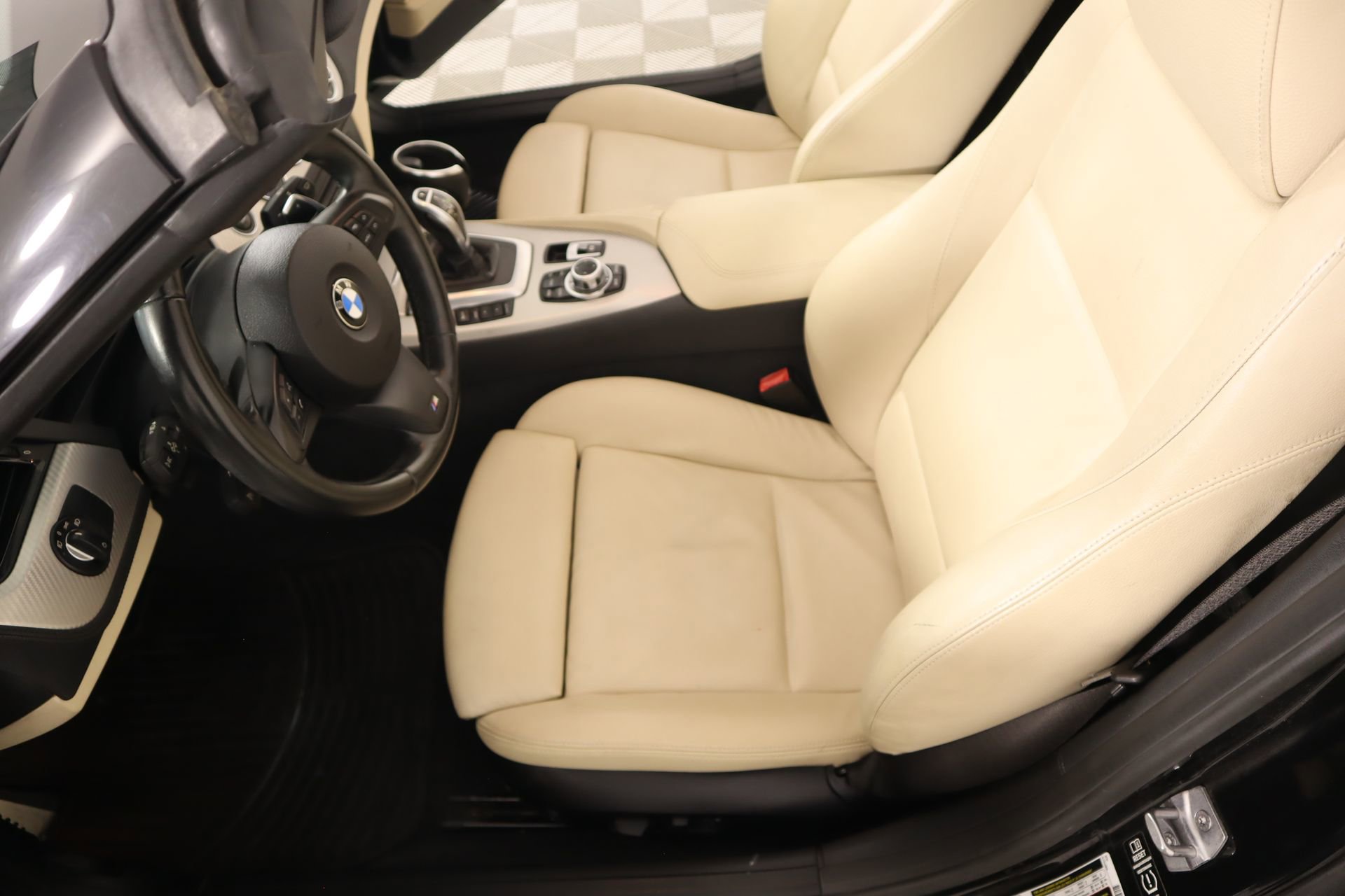 Used 2015 BMW Z4 sDrive28i image 11