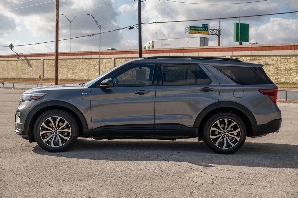 Used 2023 Ford Explorer ST-Line w/ Class IV Trailer Tow Package image 4
