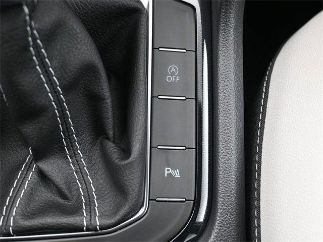 Certified 2025 Volkswagen Taos SE w/ Panoramic Sunroof Package image 24